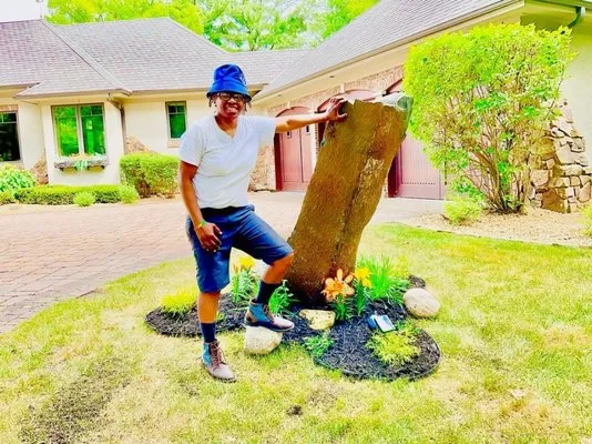 Runtru Exquisite Landscaping Logo