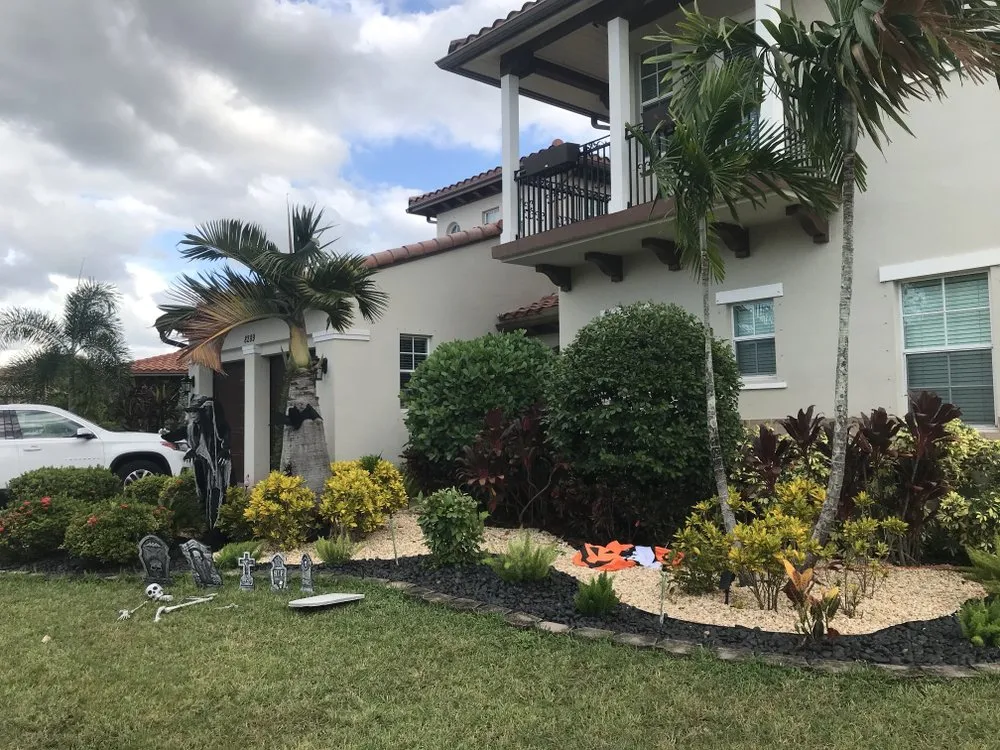 Custom garden landscaping in Pompano Beach, FL - Rushing Winds Landscaping