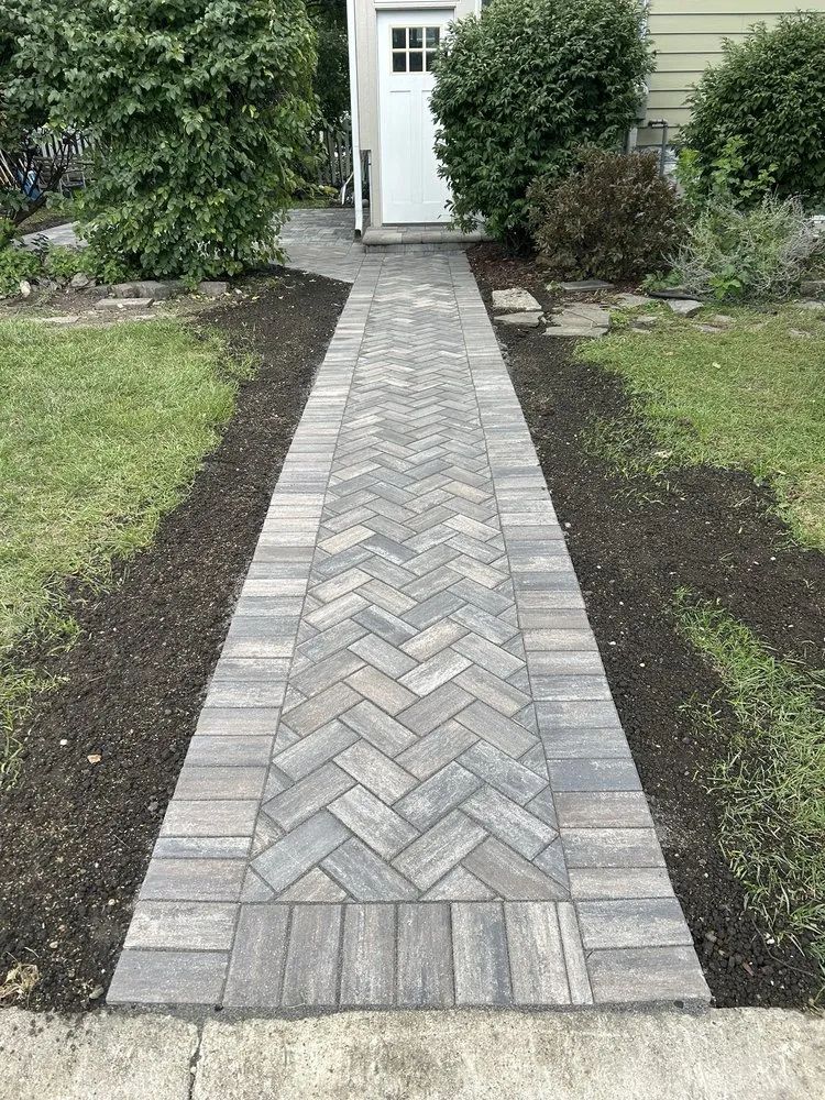 Trusted garden landscaping experts serving Arlington Heights, IL - Russel J. Lokun Landscape Design