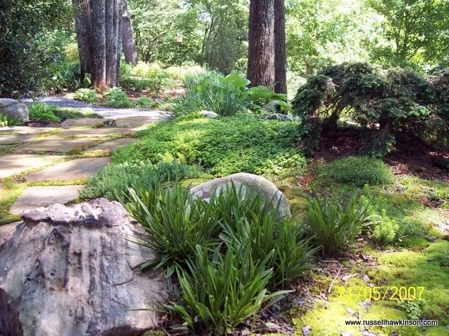 Custom lawn mowing service in Cartersville, GA - Russell Hawkinson Landscape Design