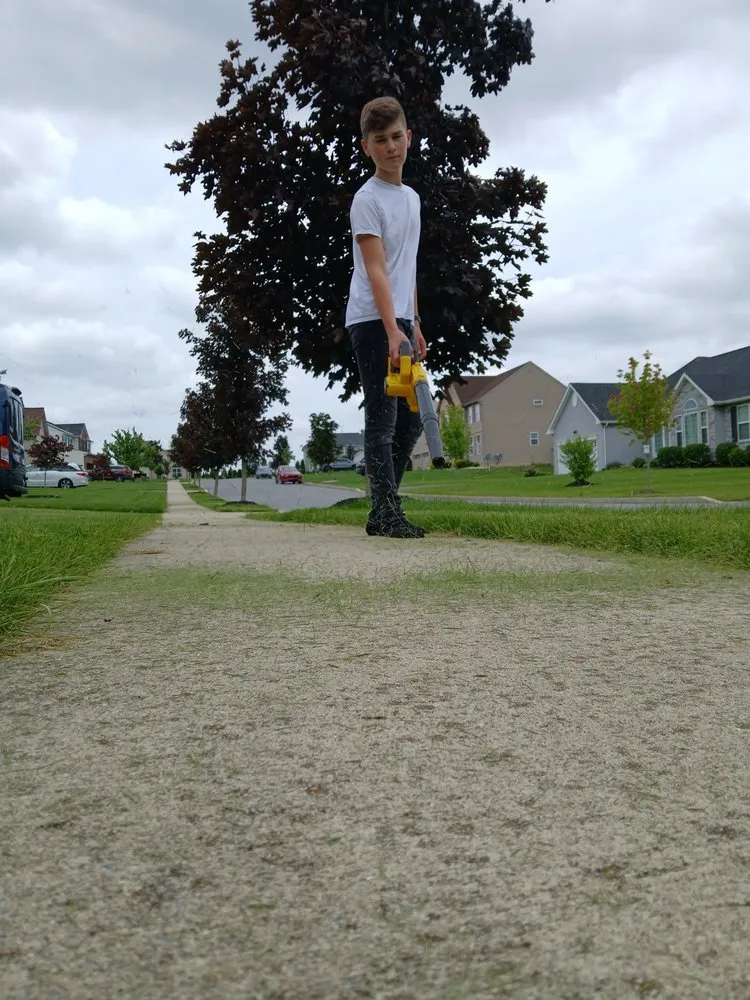 Affordable lawn mowing service experts serving Breinigsville, PA - Russell Landscaping