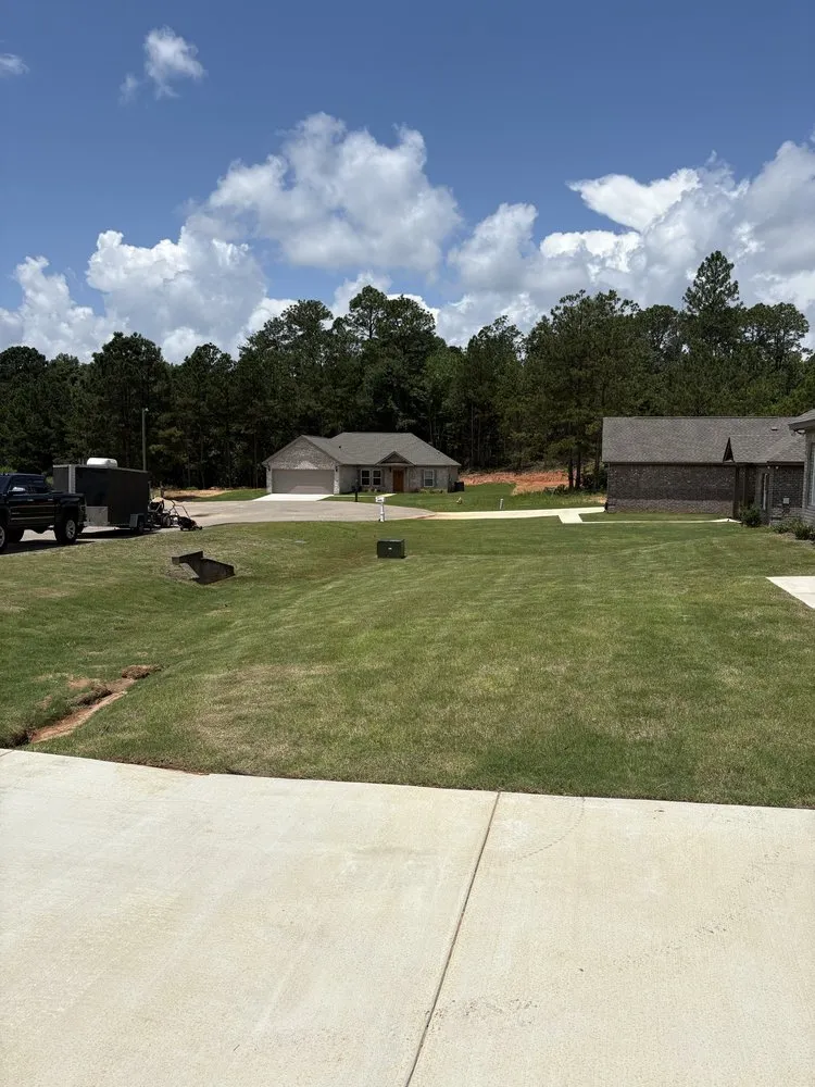 Custom yard maintenance in Montgomery, AL by Russell Lawn and Landscaping