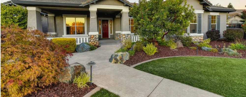 Expert yard cleanup service experts serving Fort Pierce, FL - Russell's Lawn Care of the Treasure Coast