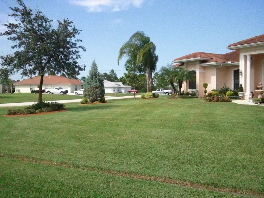 Affordable yard maintenance experts serving Fort Pierce, FL - Russell's Lawn Care of the Treasure Coast