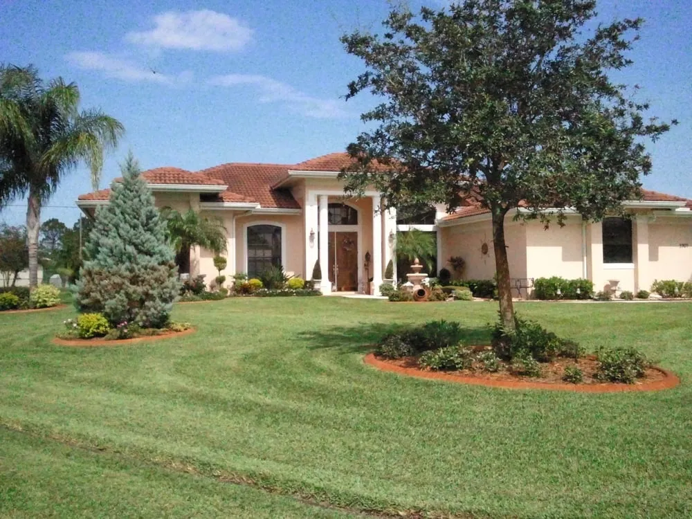 Local lawn mowing service in Fort Pierce, FL - Russell's Lawn Care of the Treasure Coast