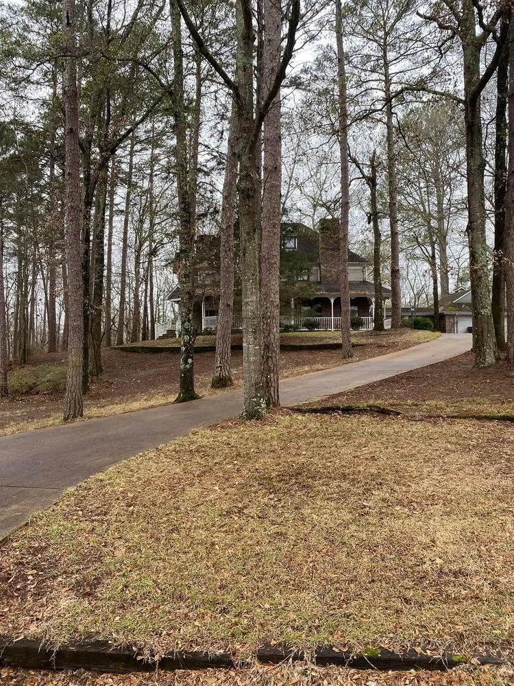 Professional outdoor landscaping in Tupelo, MS - Russell’s Lawn Service