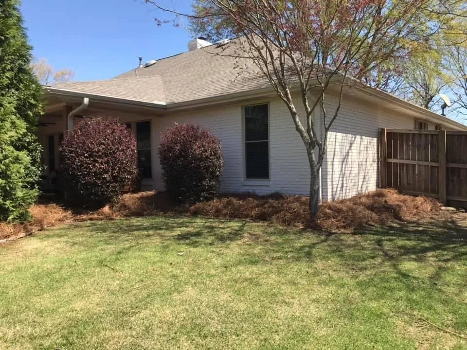 Local yard maintenance in Tupelo, MS - Russell’s Lawn Service
