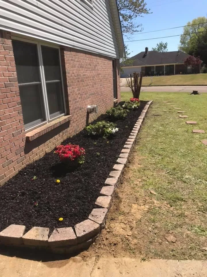 Trusted landscaping services for residential properties in Tupelo, MS by Russell’s Lawn Service