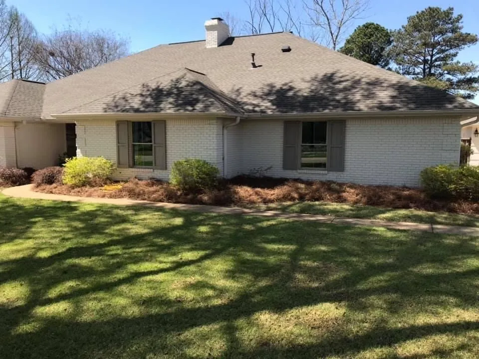 Top-rated yard maintenance near you in Tupelo, MS by Russell’s Lawn Service