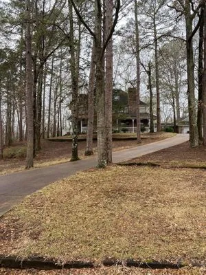 Russell’s Lawn Service Logo