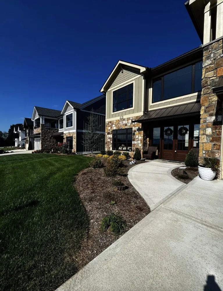 Trusted yard cleanup service for homes in Knoxville, TN by Rustic Refinements