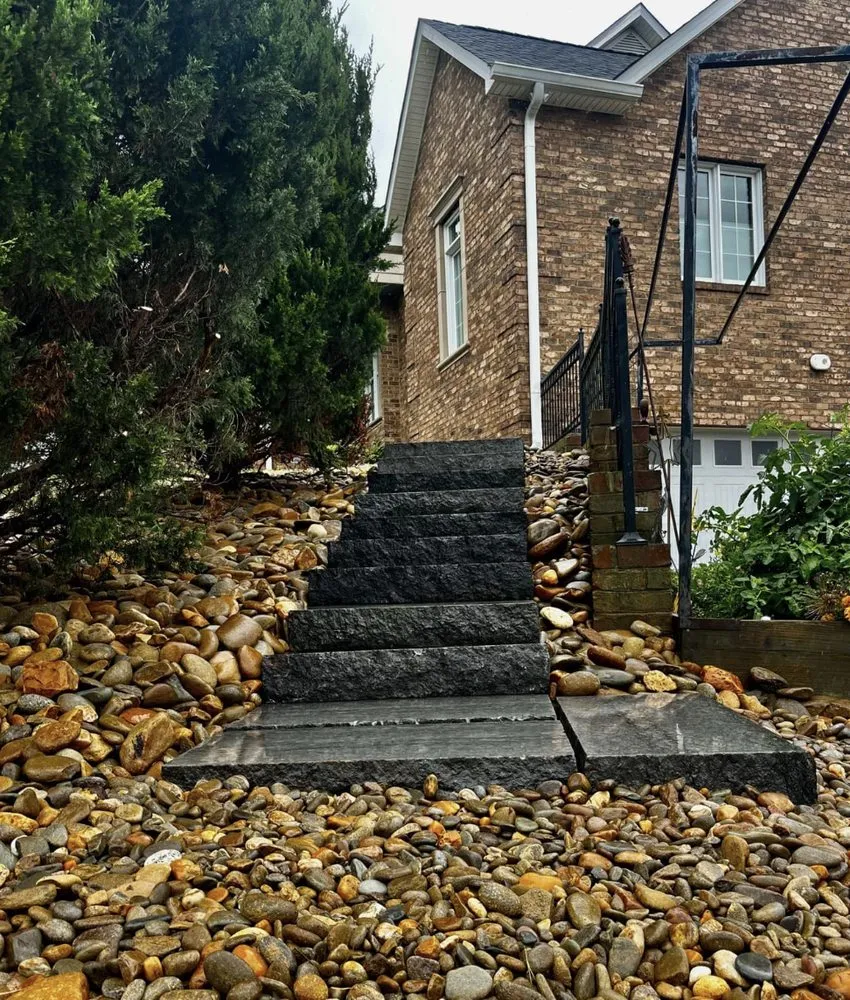 Top-rated garden landscaping in Knoxville, TN by Rustic Refinements