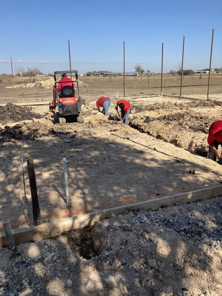 Custom garden landscaping for year-round maintenance in San Antonio, TX by RV Construction