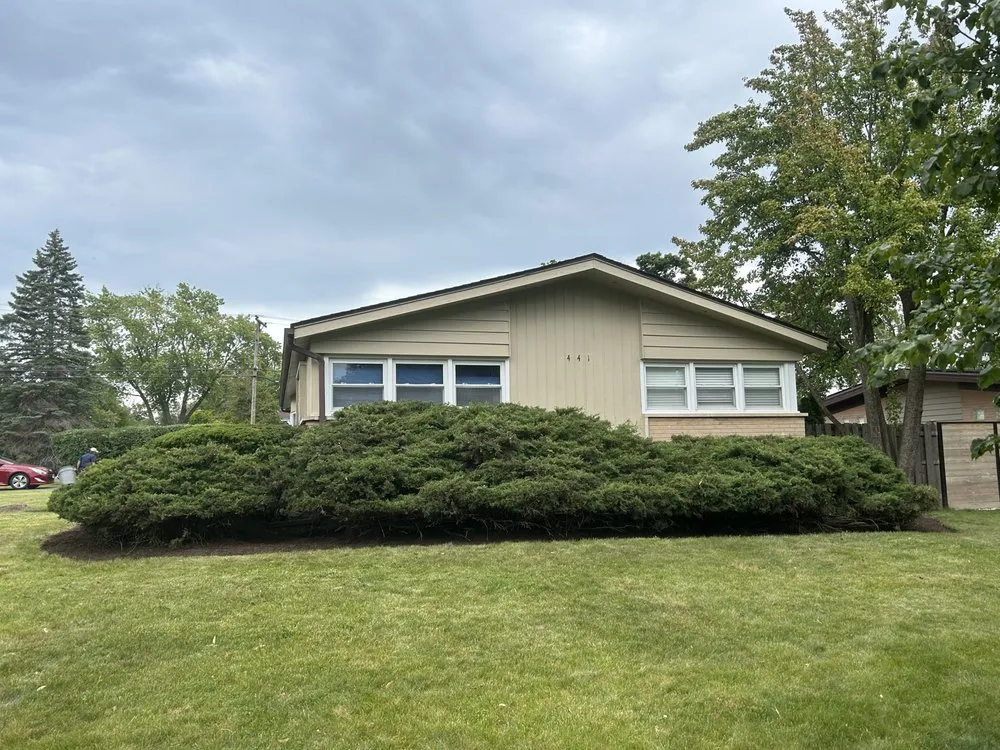 Custom lawn mowing service in Palatine, IL by RV Landscaping and Snow Removal