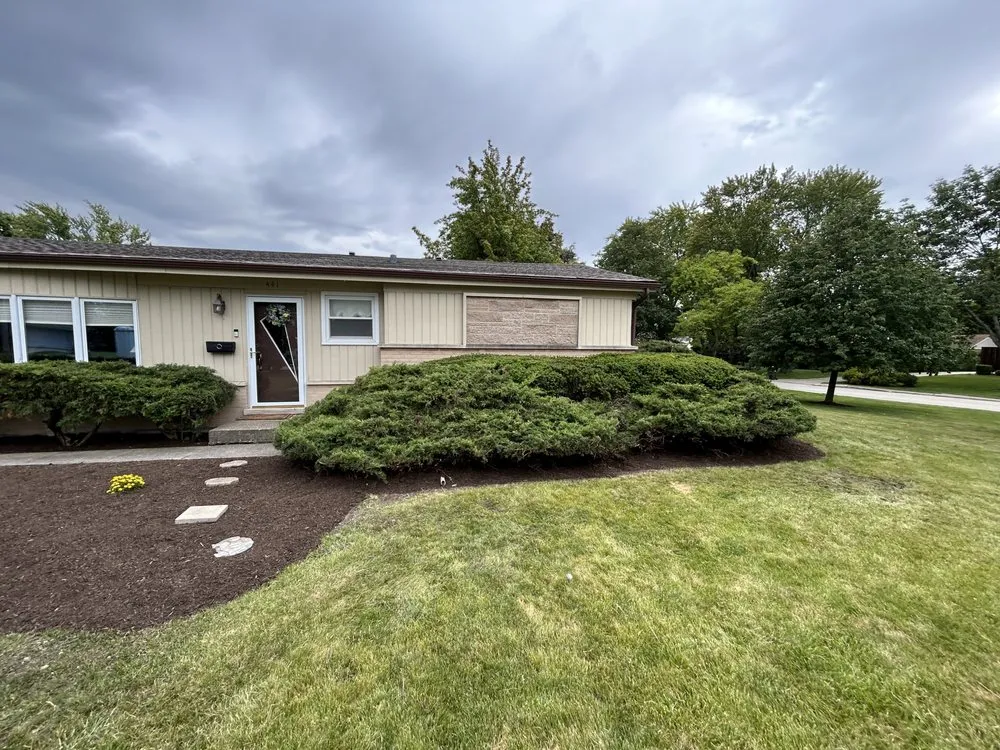 Expert lawn care service experts serving Palatine, IL - RV Landscaping and Snow Removal