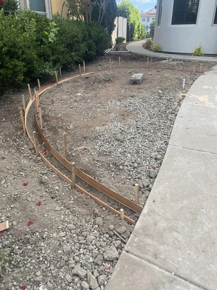 Custom lawn mowing service experts serving Rancho Cordova, CA - R&V Landscaping