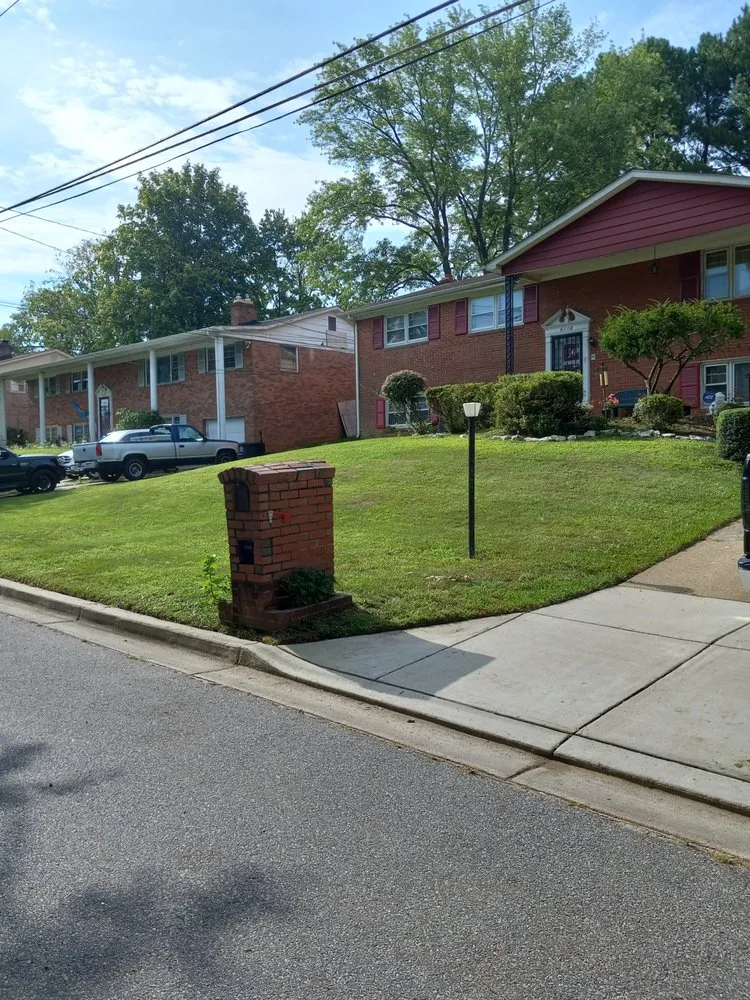 Custom landscape design in Woodbridge, VA by RV Landscaping Services