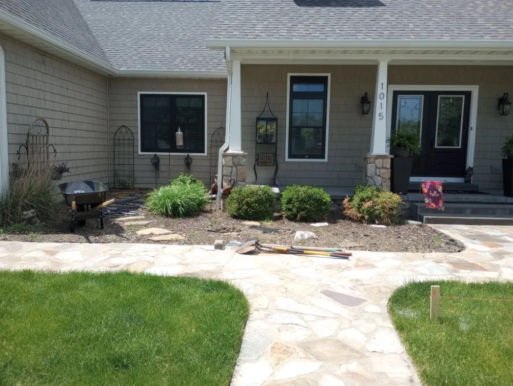Top-rated garden landscaping for residential properties in Springfield, IL by Ryan Sinks