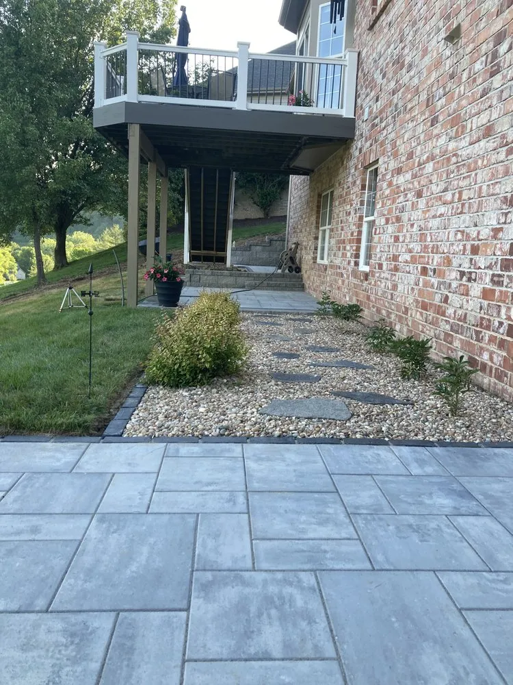 Top-rated garden landscaping for year-round maintenance in Ellisville, MO by Ryan's Express Complete Lawn Service