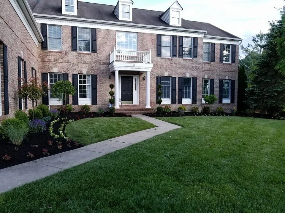 Custom yard maintenance in Pennsauken Township, NJ - Ryan's Green Thumb Landscaping