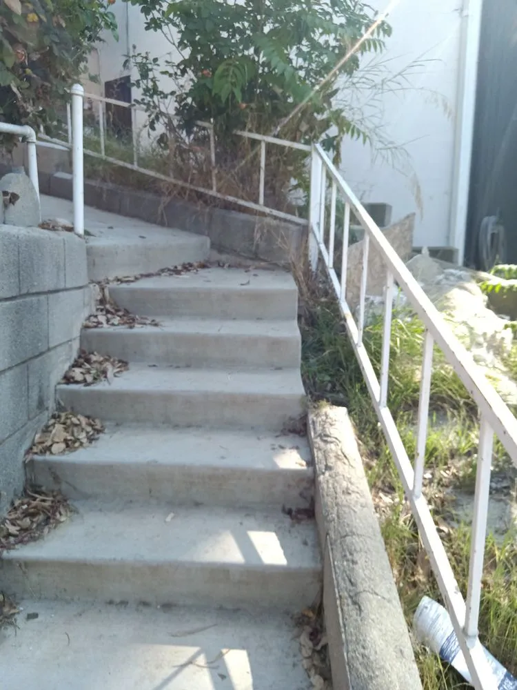 Trusted lawn mowing service in Los Angeles, CA by Ryder's Elite Services