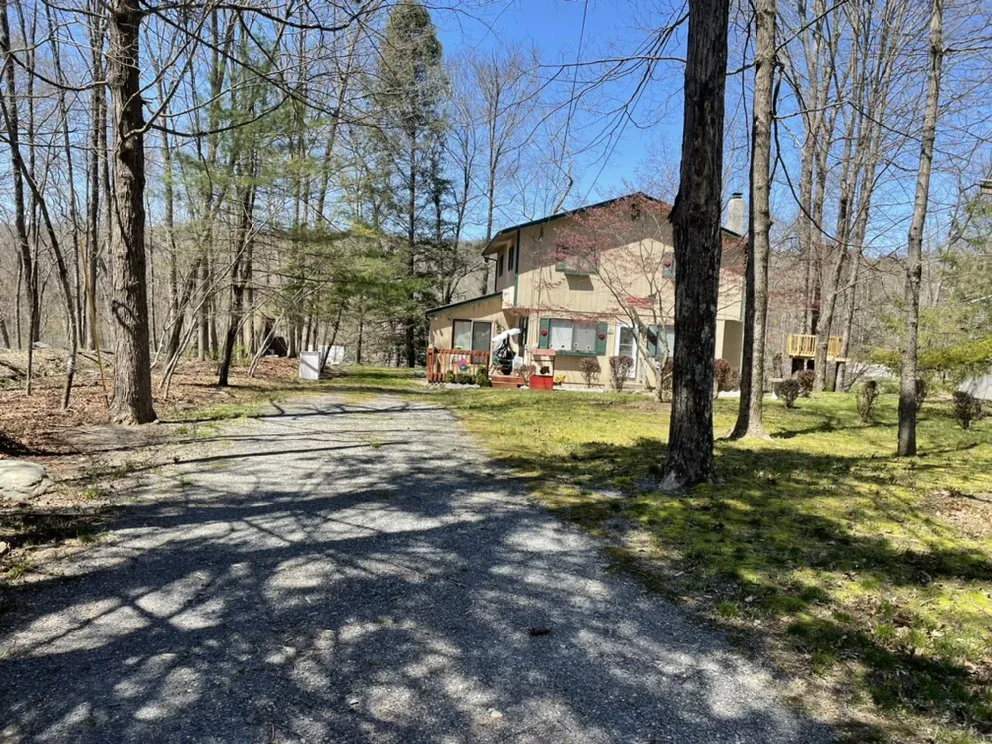 Top-rated garden landscaping with custom design in Bushkill, PA by RyGuy’s Mowing & Services