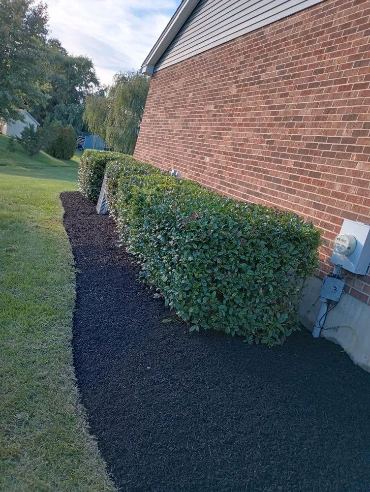 Custom residential landscaping for homes in New Castle, DE by RYL Landscaping
