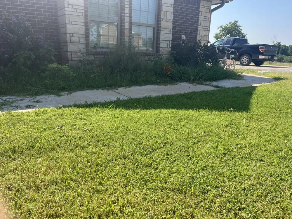 Custom lawn mowing service experts serving Blanchard, OK - Rynes Lawn Care