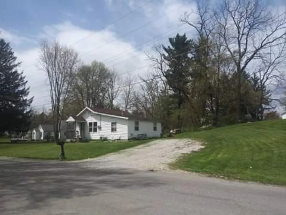 Professional lawn mowing service in Mansfield, OH by S & B Landscaping