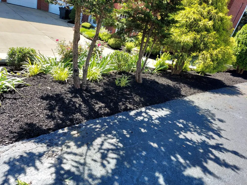 Top-rated garden landscaping in Park Hills, KY by S & M Landscape