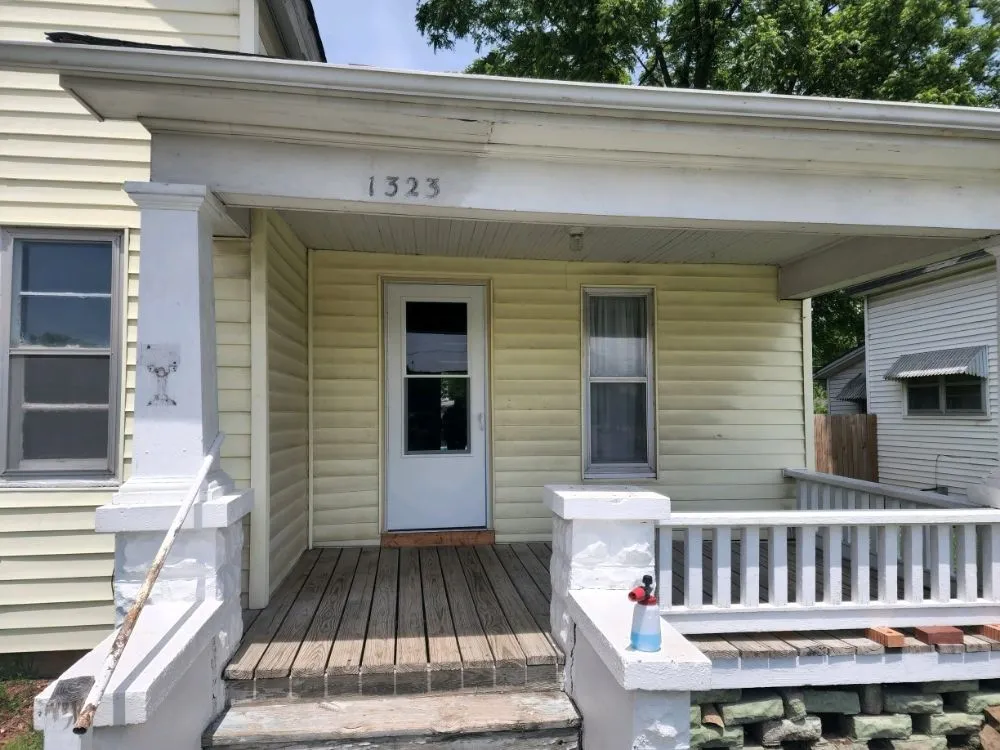 Top-rated yard maintenance experts serving Parsons, KS - S & M Power Washing and Lawn Care