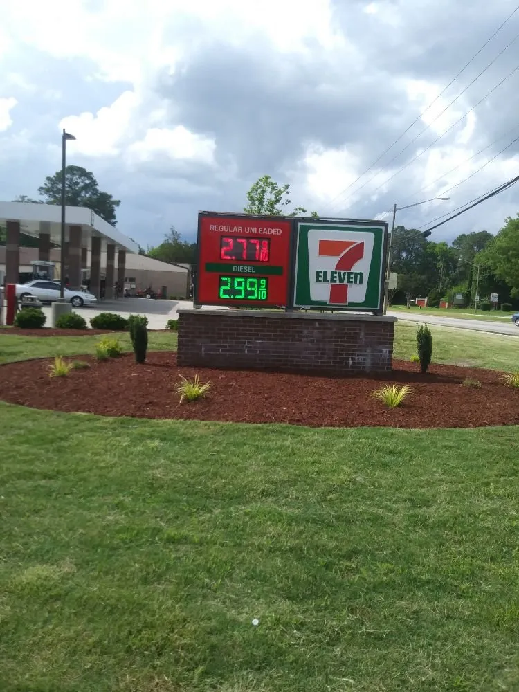 Trusted lawn mowing service in Suffolk, VA - S & R Premium Landscaping Services