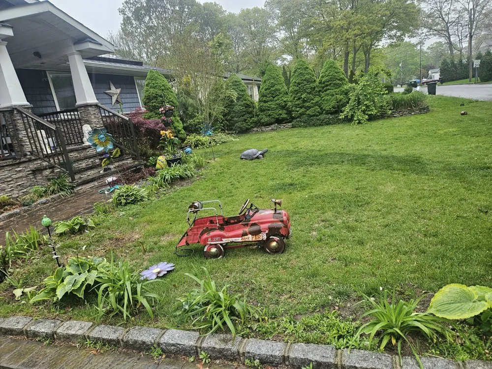 Custom yard maintenance in Shoreham, NY - S and R Contracting