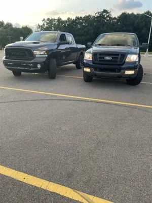 S L Landscaping Logo