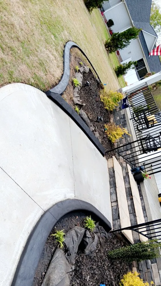 Expert outdoor landscaping experts serving Greenville, SC - S Lynn Landscape Curbing