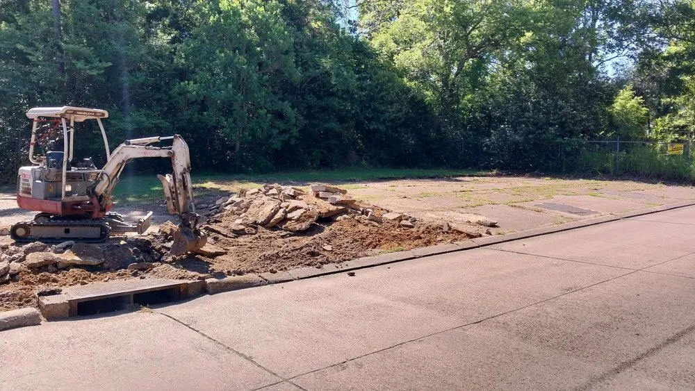 Local yard cleanup service for beautiful yards in Monroe, LA by S n S Concrete and Flowerbed