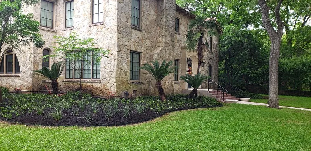 Custom lawn care service for homes in San Antonio, TX by SA Lawn Care