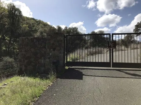 Saavedra Landscaping Logo