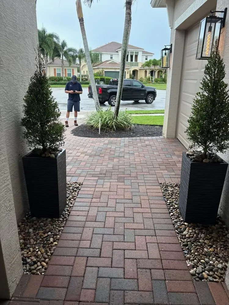 Expert garden landscaping in Wellington, FL by Saddlerock Landscaping