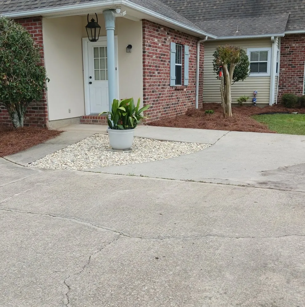 Expert outdoor landscaping in Baton Rouge, LA by Safari Landscape