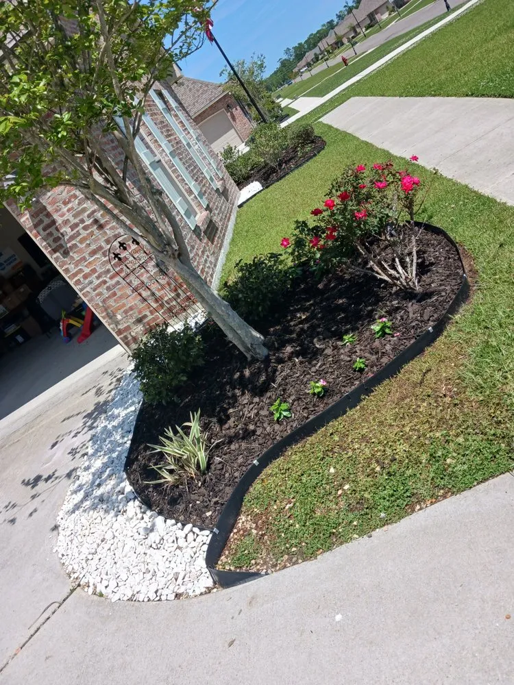 Trusted landscape installation for residential properties in Baton Rouge, LA by Safari Landscape