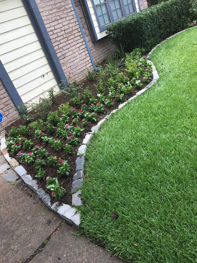 Expert garden landscaping in Houston, TX - Safari Landscapes
