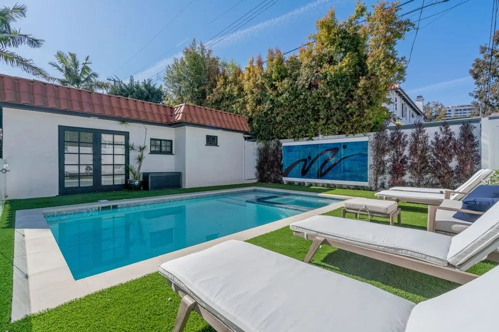 Custom garden landscaping for homes in Los Angeles, CA by Safe Side Builders