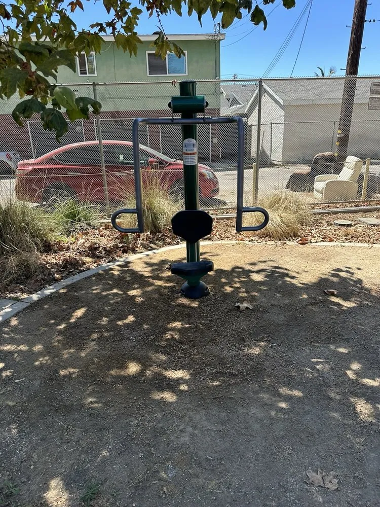 Reliable lawn care service for residential properties across Compton, CA - SafePlay, Inc.