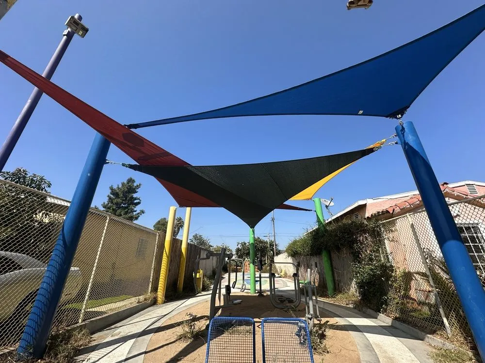 Custom lawn mowing service experts serving Compton, CA - SafePlay, Inc.