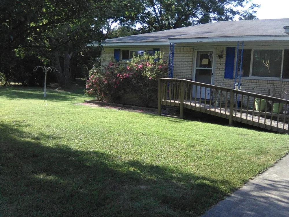 Trusted yard cleanup service with custom design in Cabot, AR by Saint's Creations Lawn Care & Small Engines