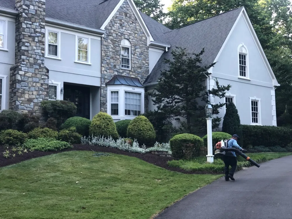 Expert lawn mowing service experts serving Leesburg, VA - Salamanca’s Landscaping