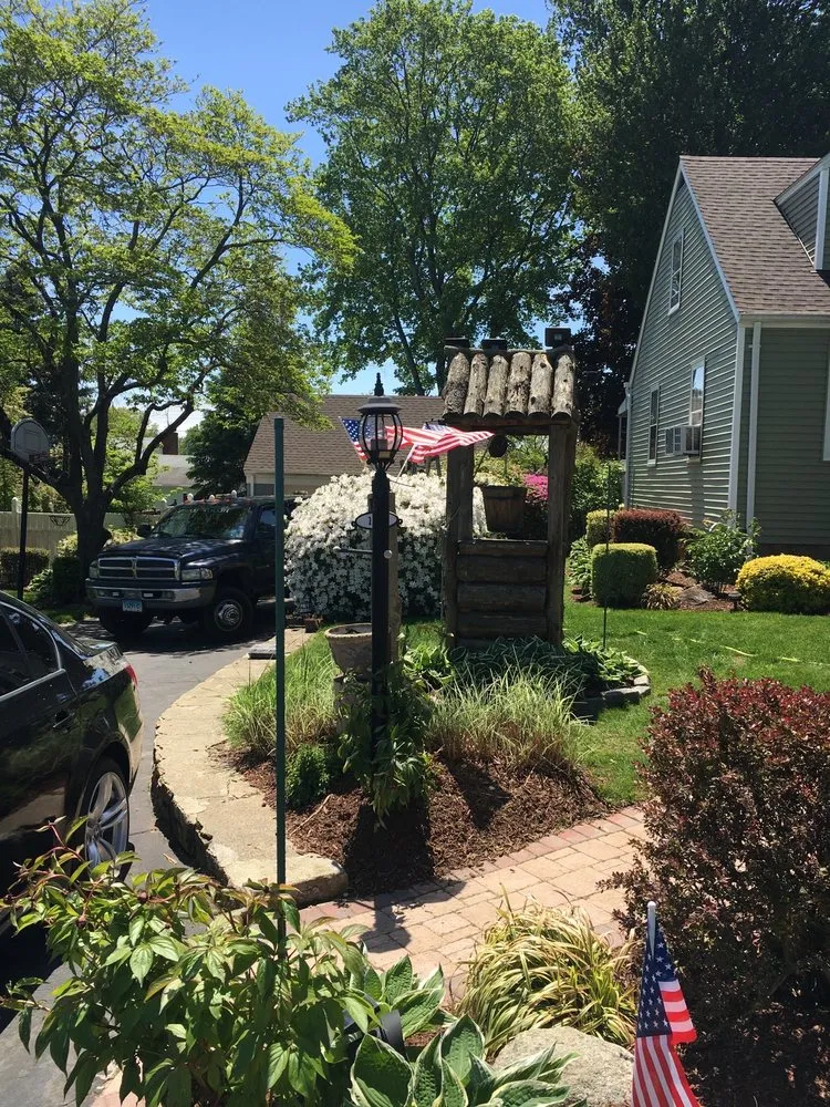 Top-rated outdoor landscaping for homes in Stratford, CT by Salazar lawn care
