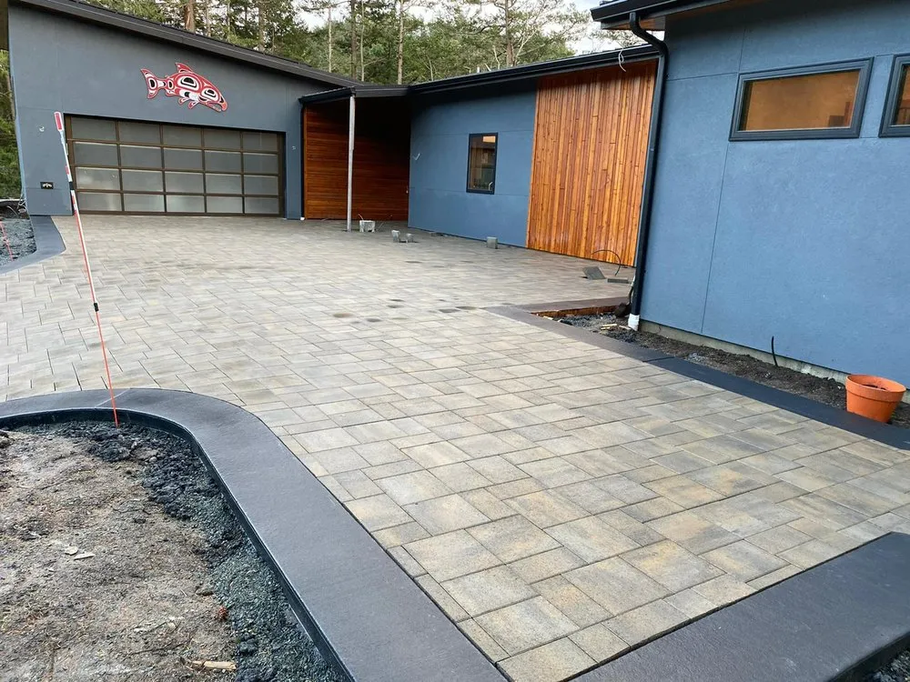 Custom garden landscaping in Mount Vernon, WA by Salazar's All Season Landscaping