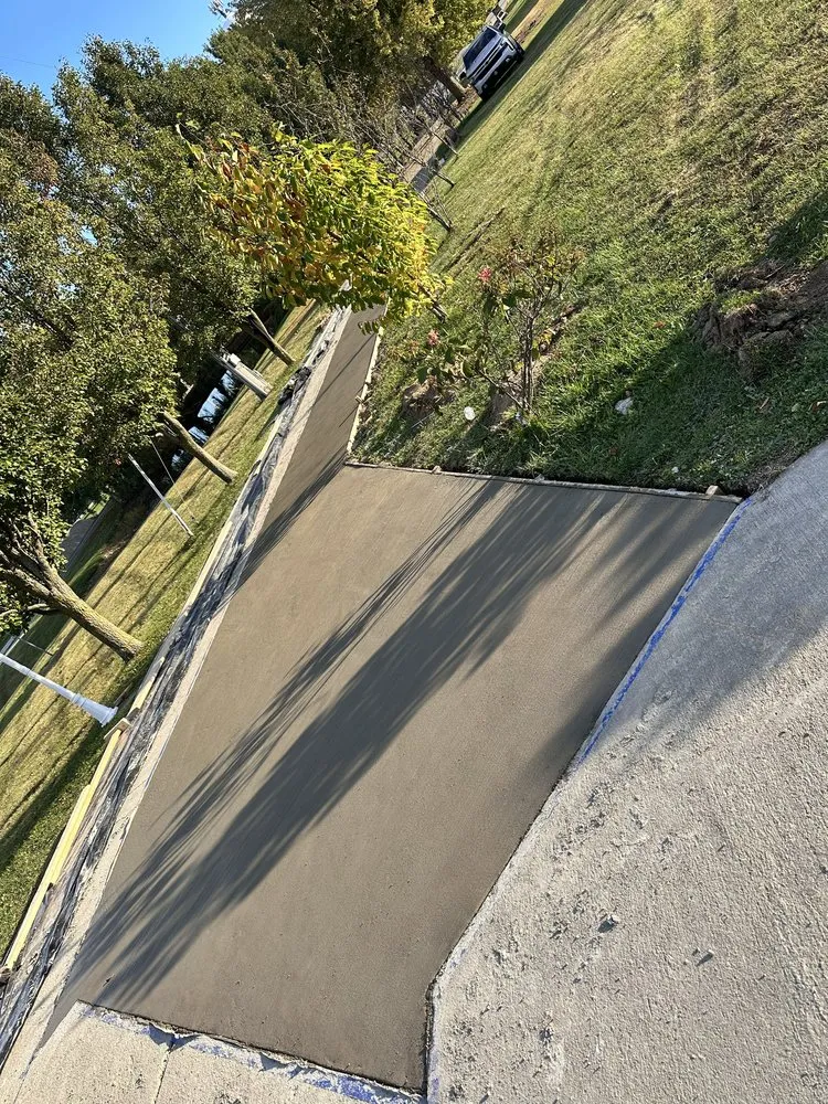 Custom lawn care service in Painesville, OH - Saldana Landscaping